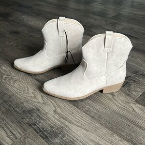 Western Ankle Boot | NEW